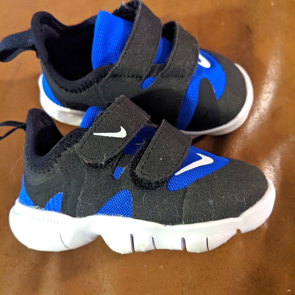 Nike Sz 5 Toddler Shoe